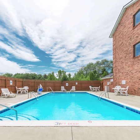 Super 8 By Wyndham Georgetown Hotel Exterior photo
