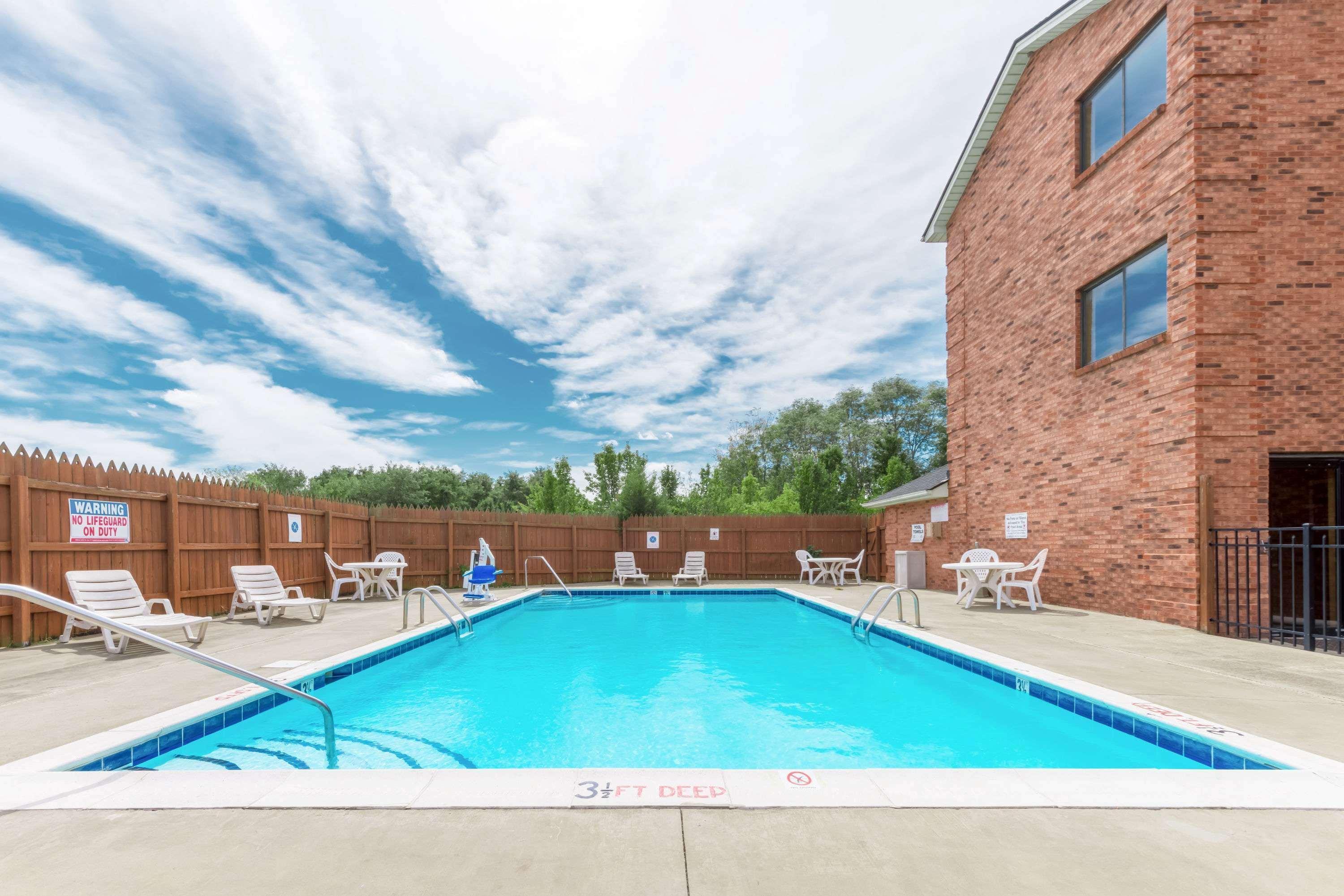 Super 8 By Wyndham Georgetown Hotel Exterior photo